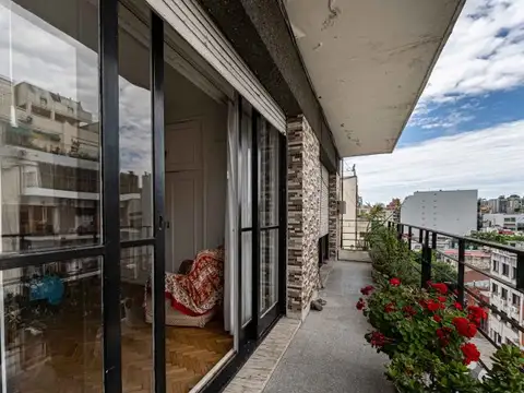 VENTA. DEPARTAMENTO 4 AMBIENTES CON DEPENDENCIA. AGUIRRE Y MALABIA.