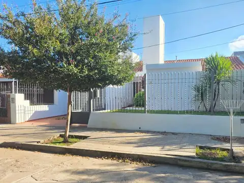 CASA 4 DORMITORIOS APTA CREDITO FRENTE ESPACIO VERDE