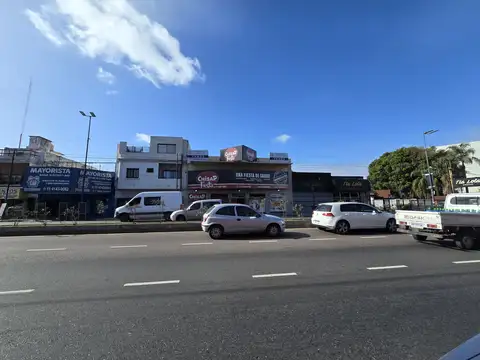 Av. Hipólito Yrigoyen 5200, Piso PB