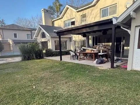 Casa en Alquiler de 4 dormitorios
