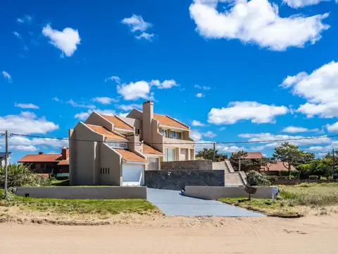 Casa 4 Dormitorios en Venta en Pinamar Zona Linea de Mar