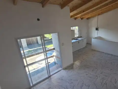 PH 4 amb. con renta · Patio y parrilla · San Justo