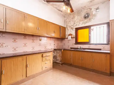 Casa 5 ambientes con 2 baños