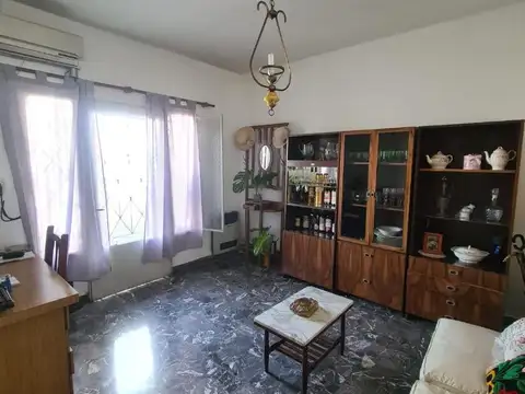 CASA TIPO PH DE TRES AMBIENTES