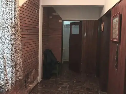 Venta amplia vivienda de 4 amb con pileta