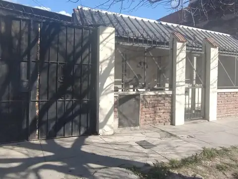 CASA 3 AMBIENTES VENTA MORON CON COCHERA