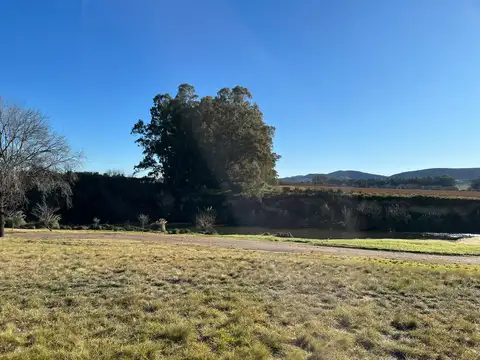 Saldungaray Con Costa De Arroyo