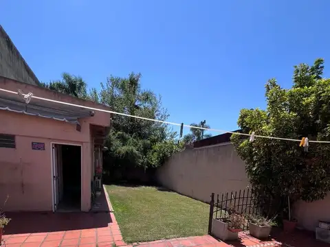 CASA EN VENTA 4 AMB VILLA BALLESTER QUINCHO JARDIN