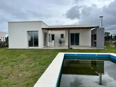 Casa en Venta con 2 cocheras