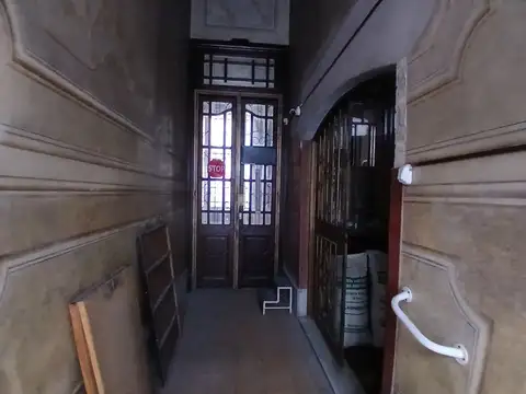 Casa 10 ambientes con 2 baños