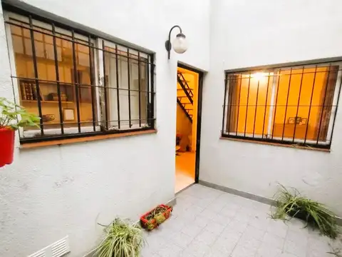 MODERNO PH 2 AMB EN VENTA EN FLORES CON PATIO