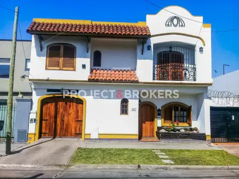 Casa 5 ambientes con 4 baños