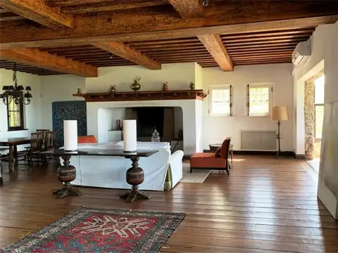 Casa 7 ambientes con 5 baños