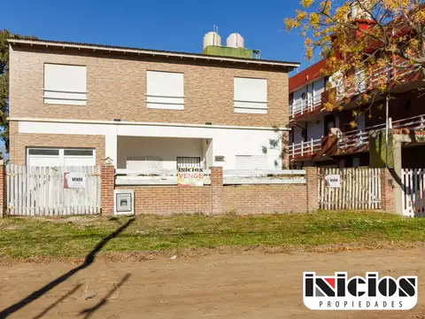 Hermoso Complejo de 5 Departamentos en Zona tranquila - C695