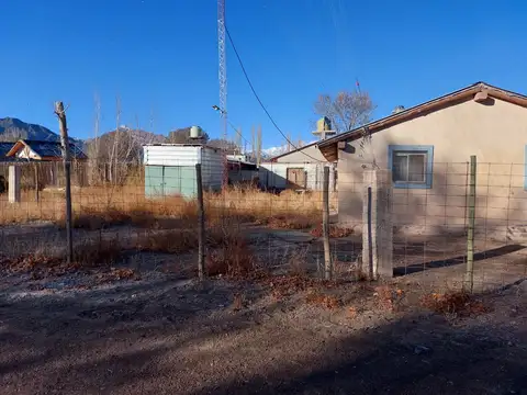 Uspallata Lote 755 m2 con vivienda, deposito. 