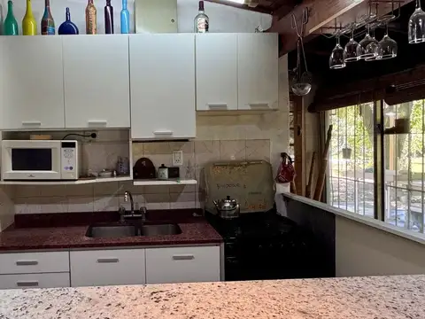 VENTA CASA  4 AMB PARQUE EXALTACION DE LA CRUZ