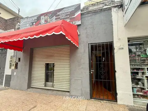 Casa con Locales Comerciales en Venta en Monte Grande