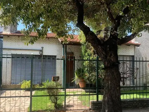 Chalet 3 ambientes en Castelar Norte centro