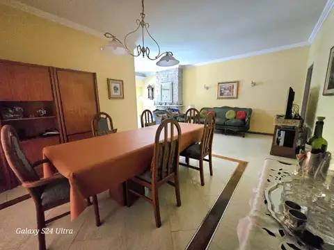 Casa 3 ambientes con 2 baños