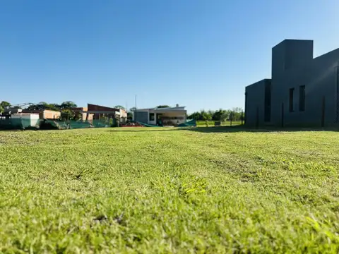 Terreno esquina en Country Prados de Yerba Buena