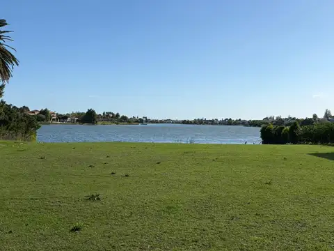 Lote en venta con vista abierta al lago central  en El Golf - Nordelta