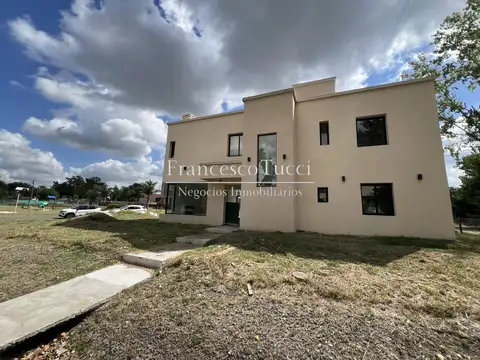 Casa 4 ambientes en Fincas de Álvarez