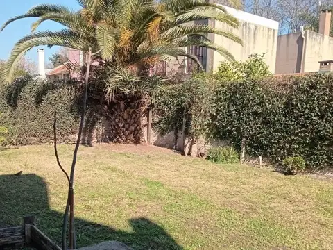 VENTA CASA CUATRO AMBIENTES SAN ISIDRO A MODERNIZA