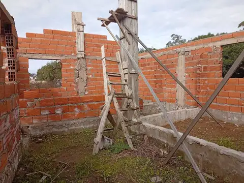 VENTA TERRENO CON CONSTRUCCION FARO NORTE