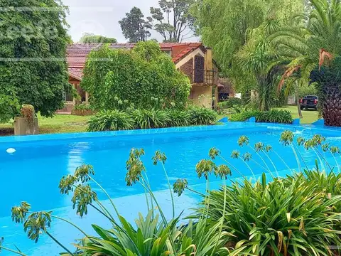 Casa Quinta en el Pato sobre 5 lotes con hermosa piscina y gran construcción