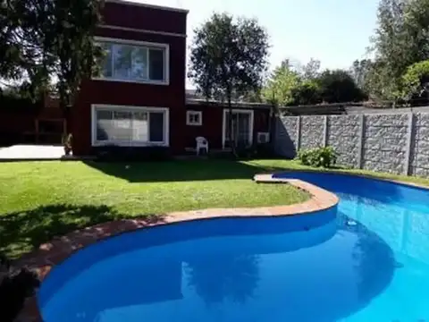 Casa en  venta en gran lote arbolado. OPORTUNIDAD 