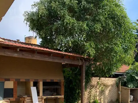 Depto Tipo Casa en Alquiler con 1 cocheras