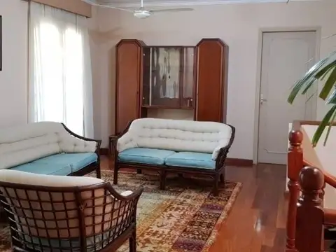 Casa 4 ambientes con 5 baños