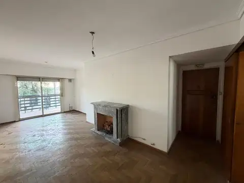 Departamento en venta dos dormitorios, patio, galería y cochera en Rosario - Pichincha