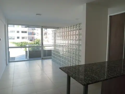 Excelente monoambiente dividido con balcón contrafrente. TODO LUZ NATURAL