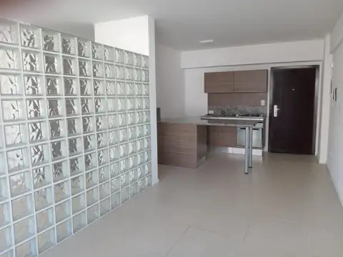 Excelente monoambiente dividido con balcón contrafrente. TODO LUZ NATURAL