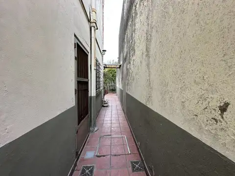 Calle 162 n° 1080 entre Misiones y Montevideo, Bernal Oeste , Piso 0