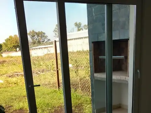 Casa 3 ambientes con 2 baños