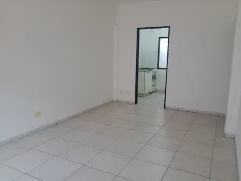 DEPARTAMENTO  2 AMB PLANTA BAJA CON PATIO  CON COCHERA CUBIERTA SAN FERNANDO CENTRO