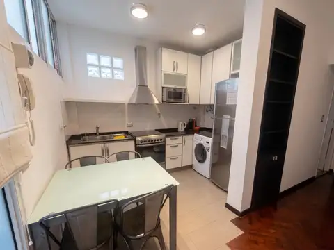 Venta departamento 2 ambientes. Amoblado. Renovado. Barrio Norte. Apto Crédito.