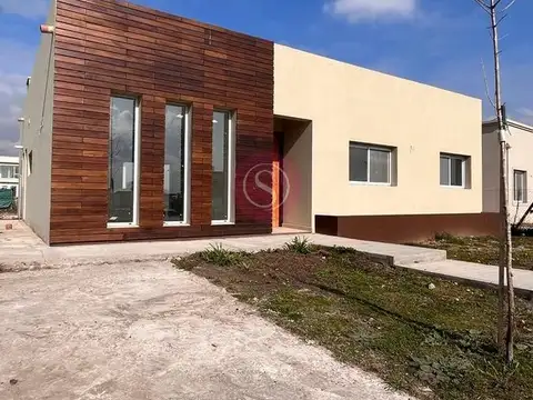 Casa  en Venta en Santa Lucia, Pilar del Este, Pilar