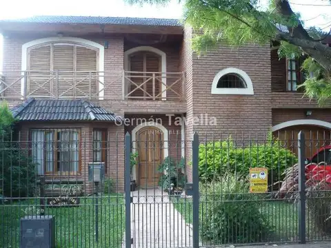 Venta casa 4 Ambientes en Parque Leloir, Ituzaingo.