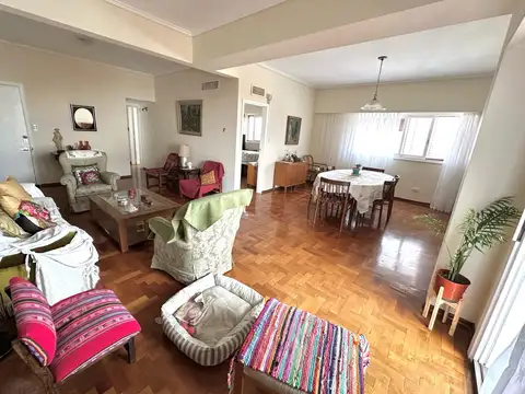 Departamento de 5 Ambientes con Cochera y Baulera en Quilmes Centro