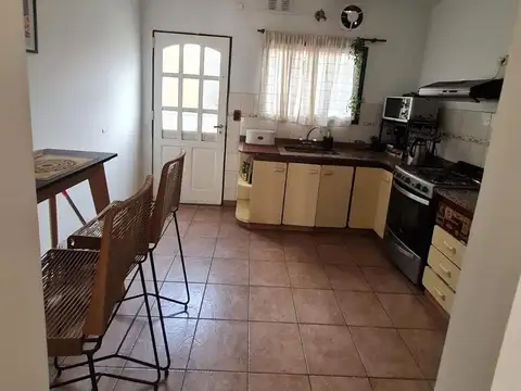 Depto Tipo Casa 3 ambientes con 2 baños