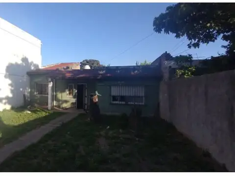 EN VENTA CASA 3 AMBIENTES MORON