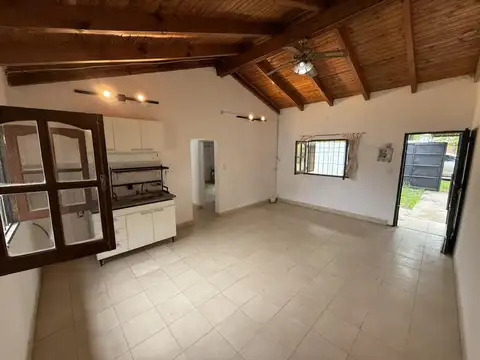 Casa en Alquiler con 1 cochera