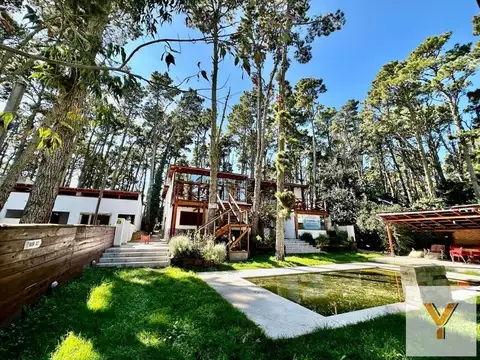 Casa 10 ambientes con 4 baños