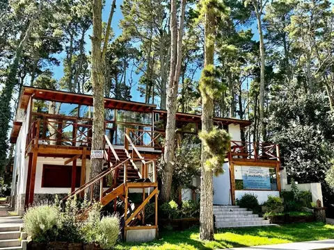 Casa en venta - 6 Dormitorios 4 Baños - Villa Gesell