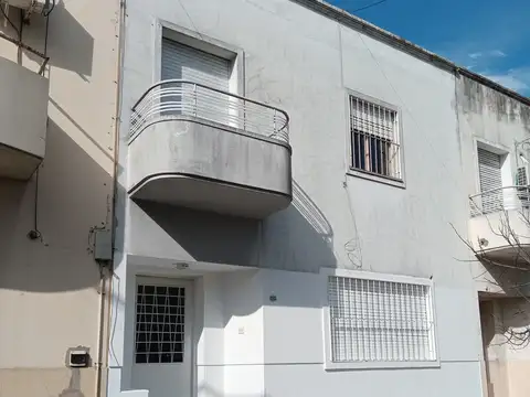 Amplia casa en alquiler en Flores