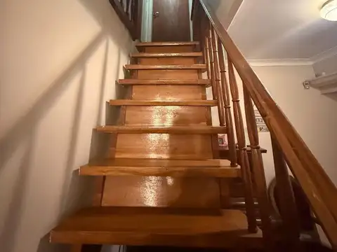 Casa 5 ambientes con 2 baños