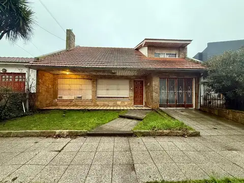 Excepcional chalet en Colinas de Peralta Ramos